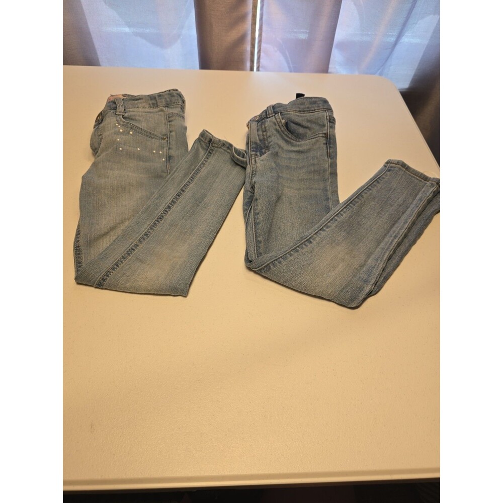 Bundle 2 pairs Of Girls Jeans Size 6 And 6x. Levi's And Squeeze